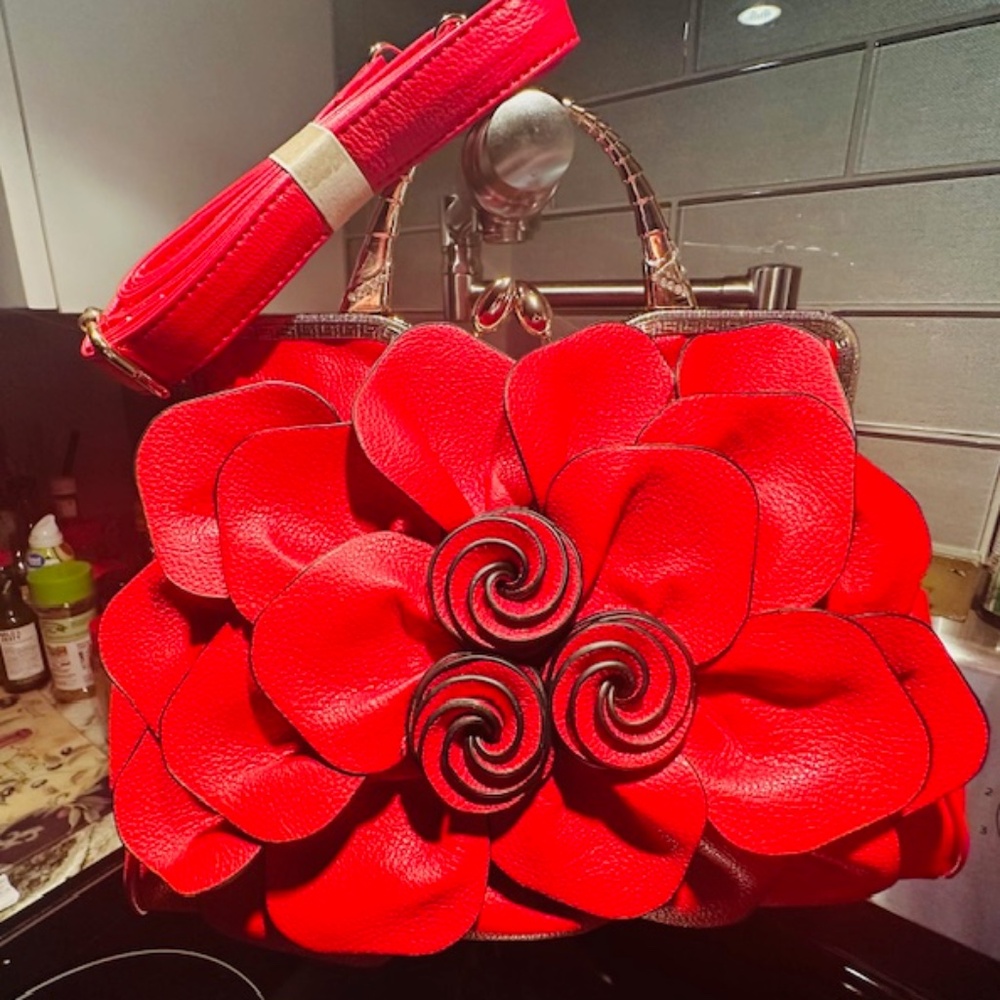 GORGEOUS Red Flower Rose Petal Bag w/Strap & Rhinestone/Gold Handle Accents! - Picture 3 of 14